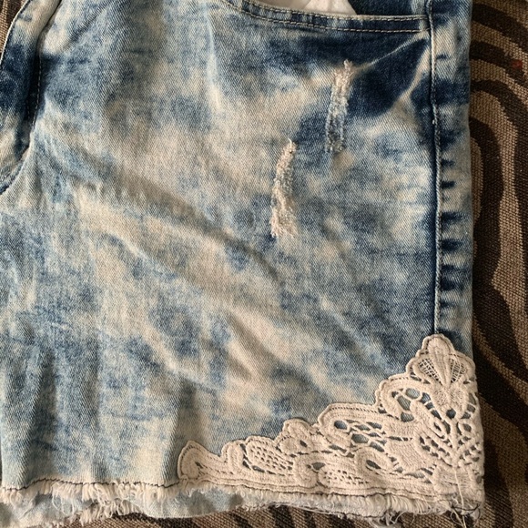 Shorts- Size 18 Village Jeans - Picture 2 of 3